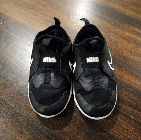 Nike Other - Nike Toddler Black Sneakers Flex Runner - Size 9c